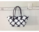 Giỏ hình con cò lớn